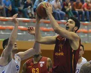 Galatasaray normal sezonu galibiyetle tamamladı!