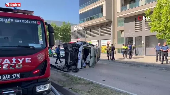 Bursa'da polis aracı kazası: 2'si polis 4 yaralı