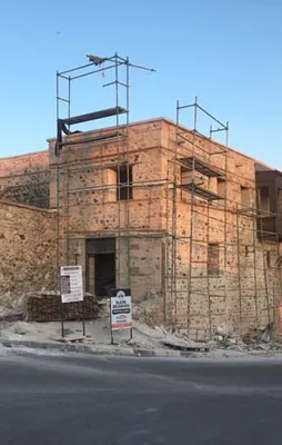 Tarihi konaktan para fışkırdı! Kapı kirişinde...