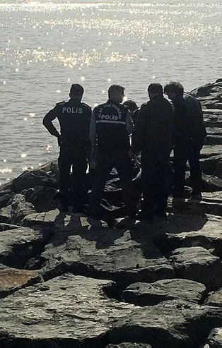 Son dakika: Zeytinburnu sahilinde denizden erkek cesedi çıkarıldı