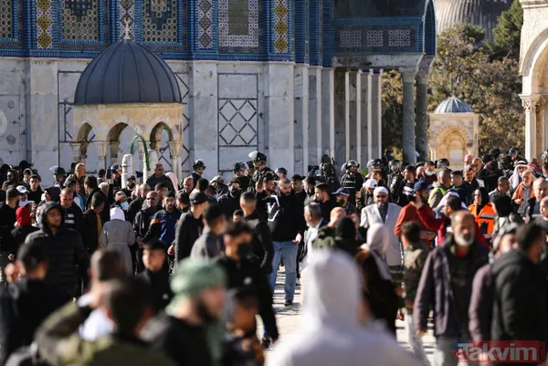 İsrail'in baskın düzenlediği Mescid-i Aksa'da 60 bin kişi cuma namazı kıldı! - 20