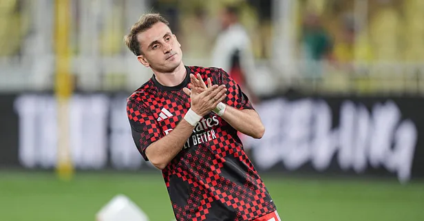 Fenerbahçe taraftarları Kadıköy'de Kerem Aktürkoğlu'nu alkışladı