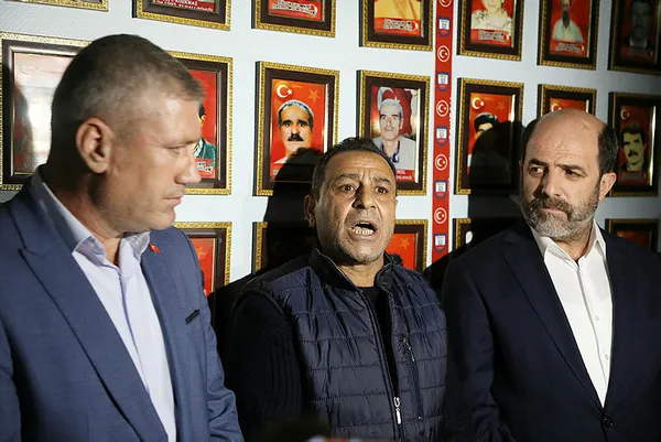 iyi-parti-grup-baskanvekili-lutfu-turkkanin-hayasizca-kufur-ettigi-sehit-kardesi-tahir-gumren-suc-duyurusunda-bulundum-1636146437979.jpg İyi Parti Grup Başkanvekili Lütfü Türkkan’ın hayasızca küfür ettiği şehit kardeşi Tahir Gümren: Suç duyurusunda bulundum-6