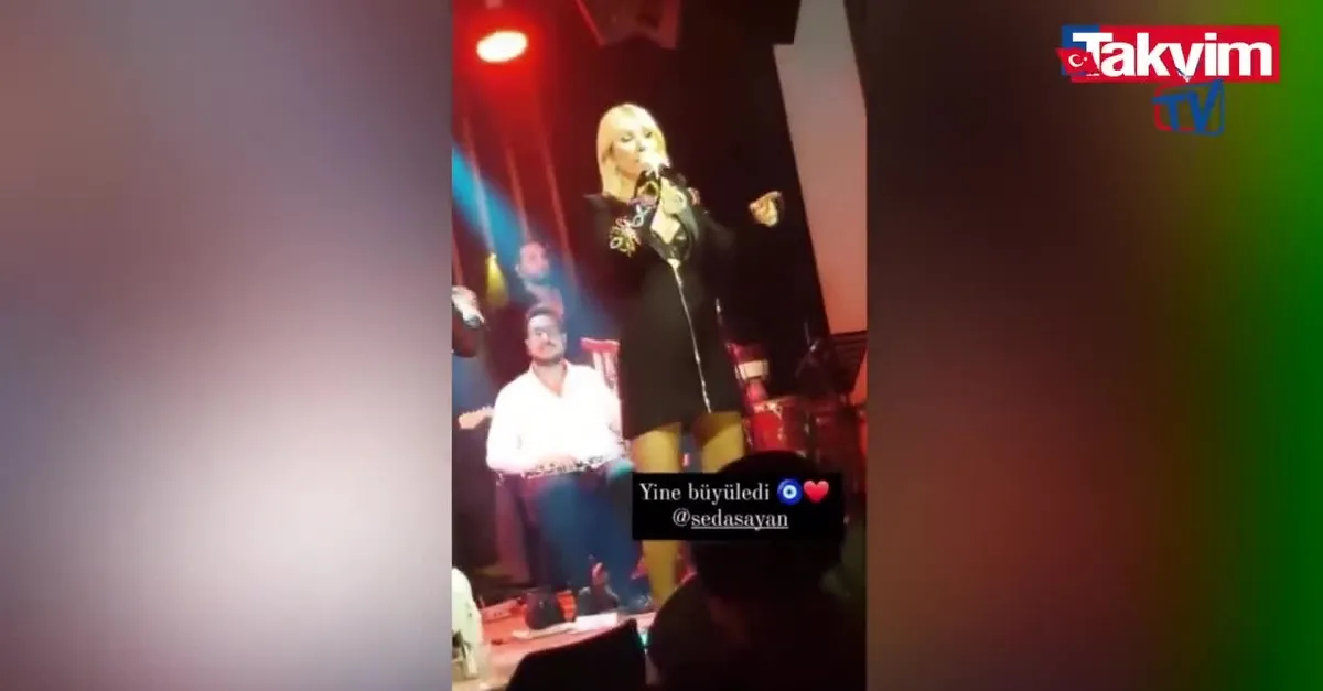 Seda Sayan sahne kıyafetiyle ortalığı yıktı geçti! Hem alttan hem üstten açtı...