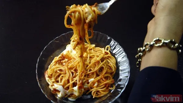 👨🍳 Makarnayı Haşlarken Bu 4 Altın Kuralı Uygulayın: Bol Tuzlu Su Kullanın: Bu, Makarnanın Hem Kıvamını Hem De Lezzetini Artırır. Paket Üzerinde Yazan Süreden...