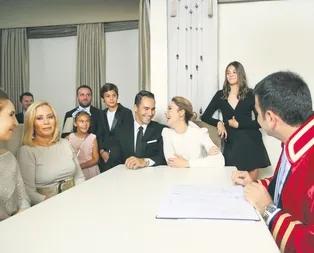 Demet Şener, Cenk Küpeli ile dünyaevine girdi