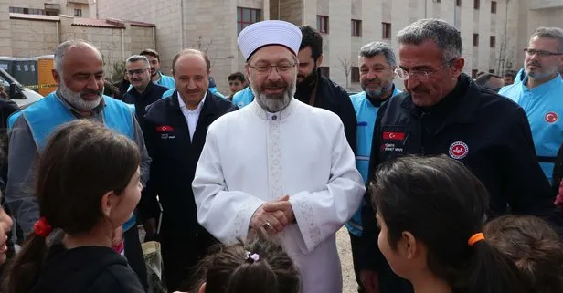 Diyanet İşleri Başkanı Ali Erbaş’tan çadır kente ziyaret: 1300 tır yardım ulaştırıldı