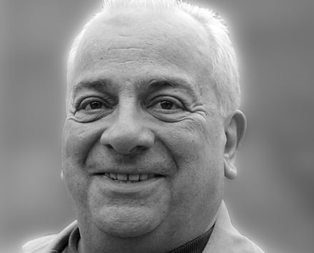 Ünlü sanatçı hayatını kaybetti!