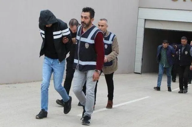 "Jigolo olmak ister misin?" ilanıyla 9 milyonluk vurgun! 53 kişi adliyeye sevk edildi