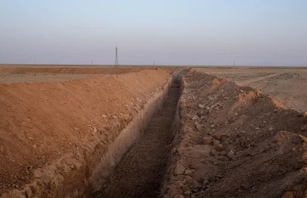 baris-pinari-harekti-bolgesinde-terore-230-kilometrelik-onlem-1620855678663.jpeg Barış Pınarı Harekâtı bölgesinde teröre 230 kilometrelik önlem-8