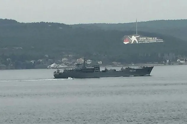 Son dakika: Rus savaş gemisi Çanakkale Boğazı'ndan geçti
