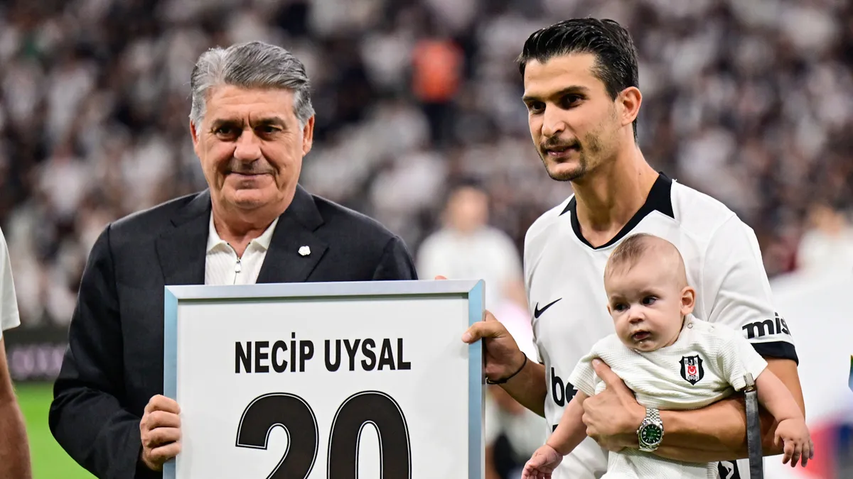 Beşiktaş'ta bir dönem sona erdi! Necip Uysal veda etti