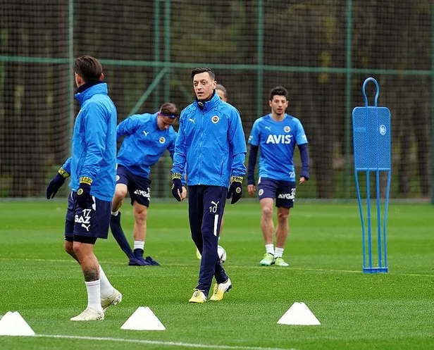 galatasaray-fenerbahce-derbisinin-kaderini-belirleyecek-sifreler-1637267007431.jpeg TAKVİM Gazetesi Galatasaray Fenerbahçe derbisinin kaderini belirleyecek şifreleri analiz etti-12