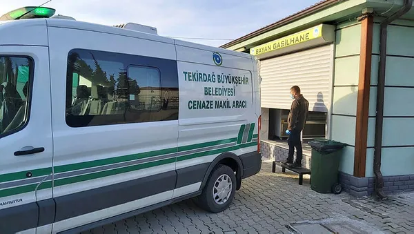1609328527253.jpg Tekirdağ'da akılalmaz olay! Aile üyeleri isyan etti: Bu cenaze yürüyerek mi çıktı?-4