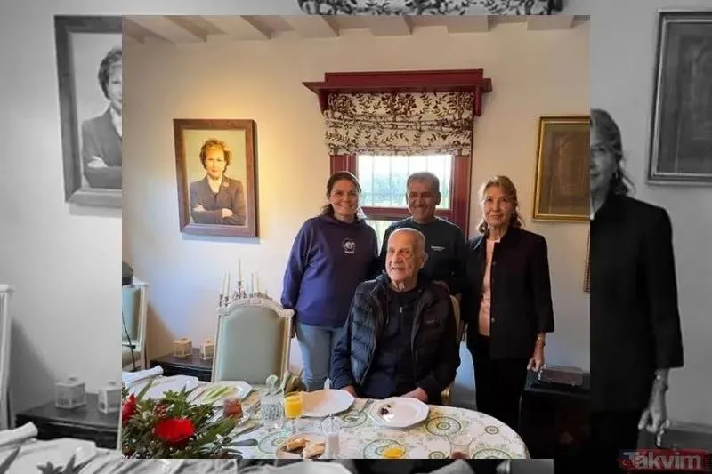 Emine Alangoya ve İnan Kıraç'ın hemen arkasında vefat eden eski eşi Suna Kıraç'ın portresi yer alıyor. (Takvim.com.tr)