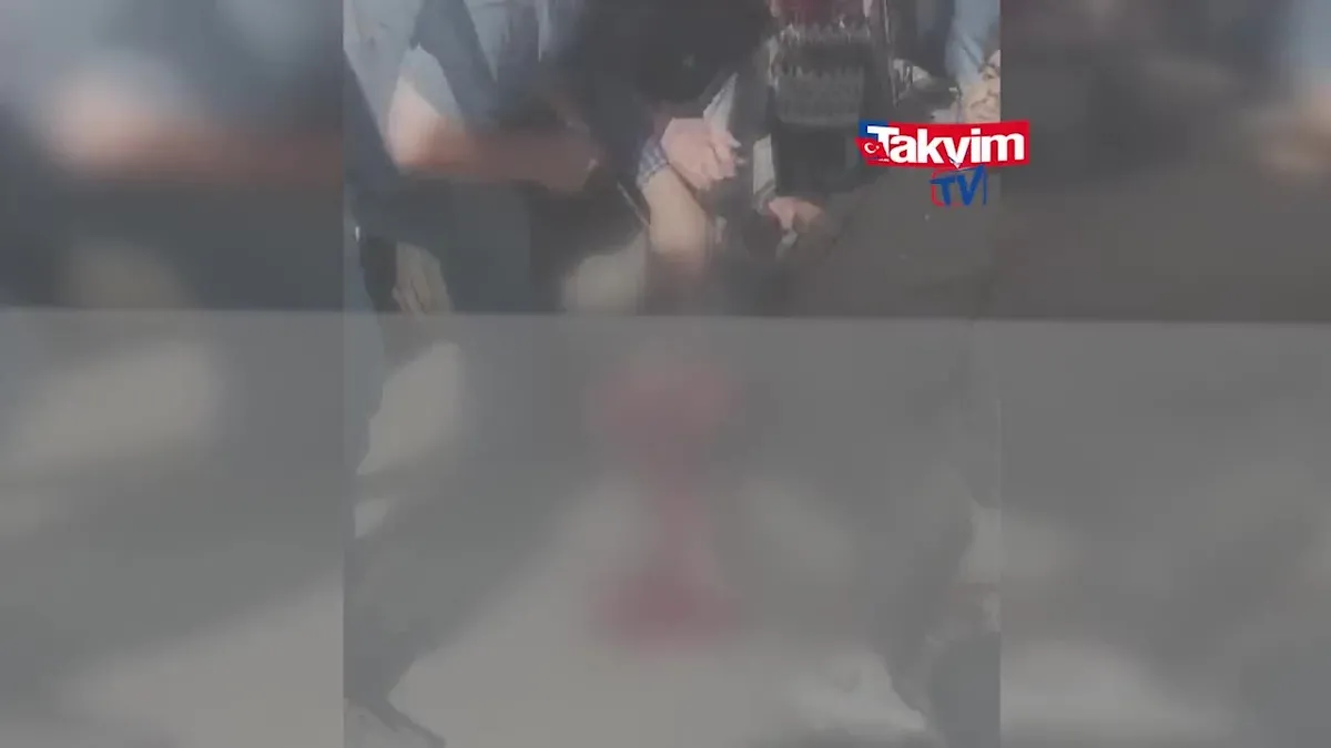 Beyoğlu'nda feci kaza: Arabaların arasında sıkışan gencin bacağı koptu!