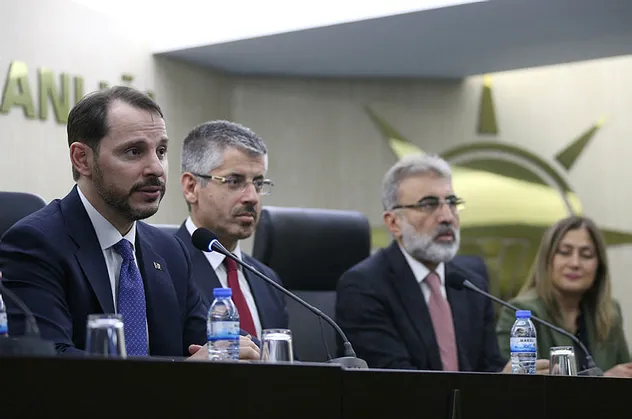 Bakan Albayrak'tan AK Parti Kayseri İl Başkanlığı'na ziyaret