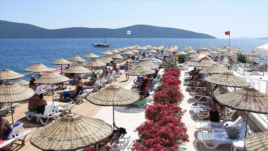 1781215769644.jpg Bodrum'da plaj lüksü dudak uçuklatıyor: Giriş ücretleri 16 bin lirayı buldu!-3