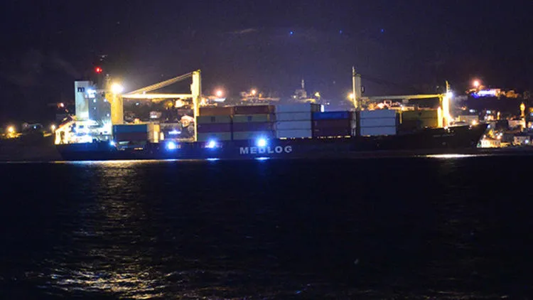 Çanakkale Boğazı'nda hareketli dakikalar - 1
