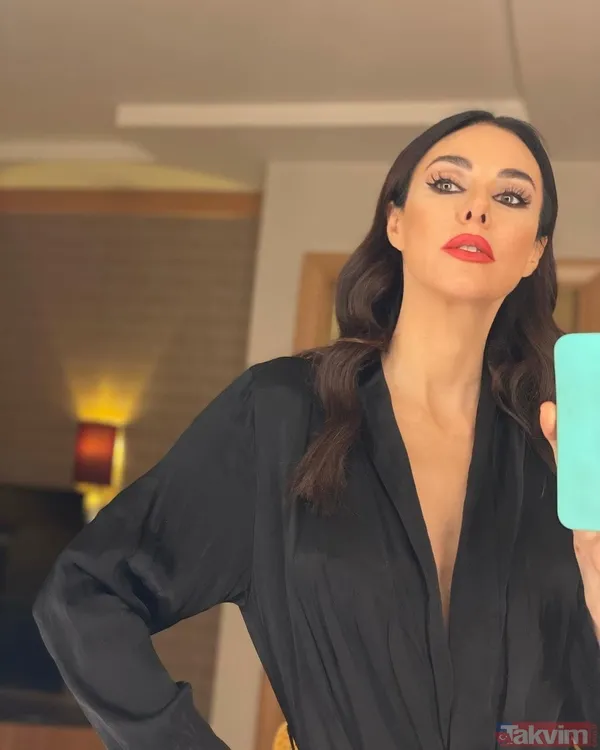 50'lik Defne Samyeli’nden olay hareket! Sahnede soyundu! Seyirci ne olduğunu anlamayıp şaştı kaldı! Çığlık atandan ıslık çalana... - 3