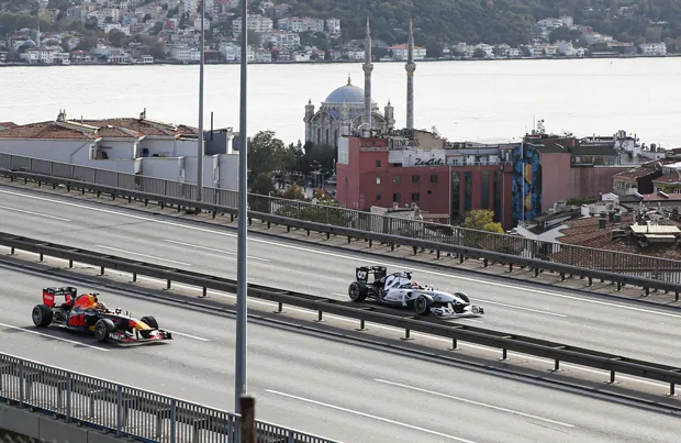 İstanbul GP öncesi dünyada bir ilk! Formula 1'de sıradaki durak 15 Temmuz Şehitler Köprüsü-4