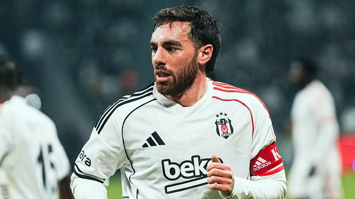 orkun-kokcuden-gosteris-cilginligina-ders-400-dolarlik-saati-olay-oldu-1791922406893.jpg Yıllık 5 milyon Euro kazanıyor ama saati 400 dolar! Beşiktaş kaptanı Orkun Kökçü lüks gösteriş çılgınlığını yerle bir etti-4