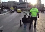 Taksim’de kaybolan çocuğa polis sahip çıktı