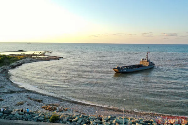 Türk bayraklarıyla karşılandı! İş makinelerini taşıyan Deniz Kuvvetleri Komutanlığı'na bağlı çıkarma gemisi Sinop'ta - 8