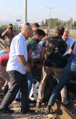 Sivas'ta tren raylarında büyük panik!