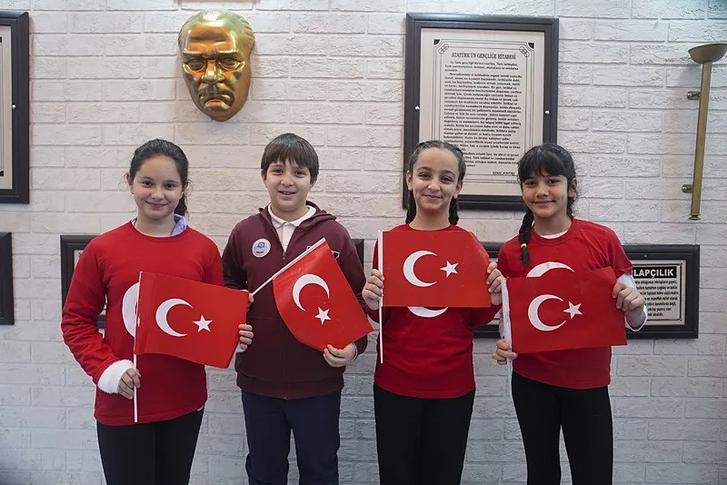 Okullarda eğitim öğretim yılının ikinci dönemi 81 ilde bayrak sevgisiyle başladı-5