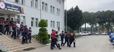 icisleri-bakani-ali-yerlikaya-duyurdu-20-ilde-sibergoz-39-operasyonu-cok-sayida-kisi-yakalandi-1716010216802.jpeg İçişleri Bakanı Ali Yerlikaya duyurdu: 20 ilde Sibergöz-39 operasyonu! Çok sayıda kişi yakalandı-2