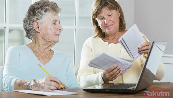 Eyt'lilerin İçinde Bulunduğu Durumun 2002 Öncesi Yasaya Dayandığını Belirten Akbaşoğlu, "Bir Sıralama İlan Ettik. Bu Sıralama (Ek Zam, 3600 Ek Gösterge)...
