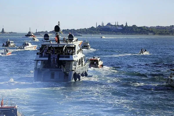 Beşiktaş donanması boğazda görsel şölene imza attı-2