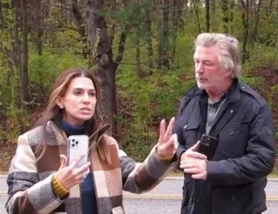 Hilaria Baldwin gazetecilere çıkıştı Alec Baldwin susturmaya çalıştı! Çok konuşulacak görüntüler ilk kez yayınlandı