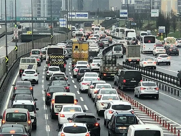 istanbulda-trafik-yogunlugu-guncel-yol-durumu-1616514703838.jpeg İstanbul'da trafik yoğunluğu! | GÜNCEL YOL DURUMU-1