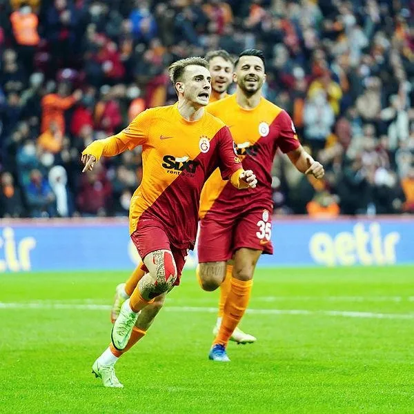 galatasaray-taraftarla-baristi-feghouli-ve-keremin-golleriyle-3-puani-hanesine-yazdirdi-1640467937556.jpeg Galatasaray taraftarla barıştı! Feghouli ve Kerem'in golleriyle 3 puanı hanesine yazdırdı-9