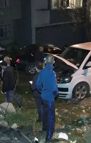 Başakşehir'de park halindeki iki araç yandı