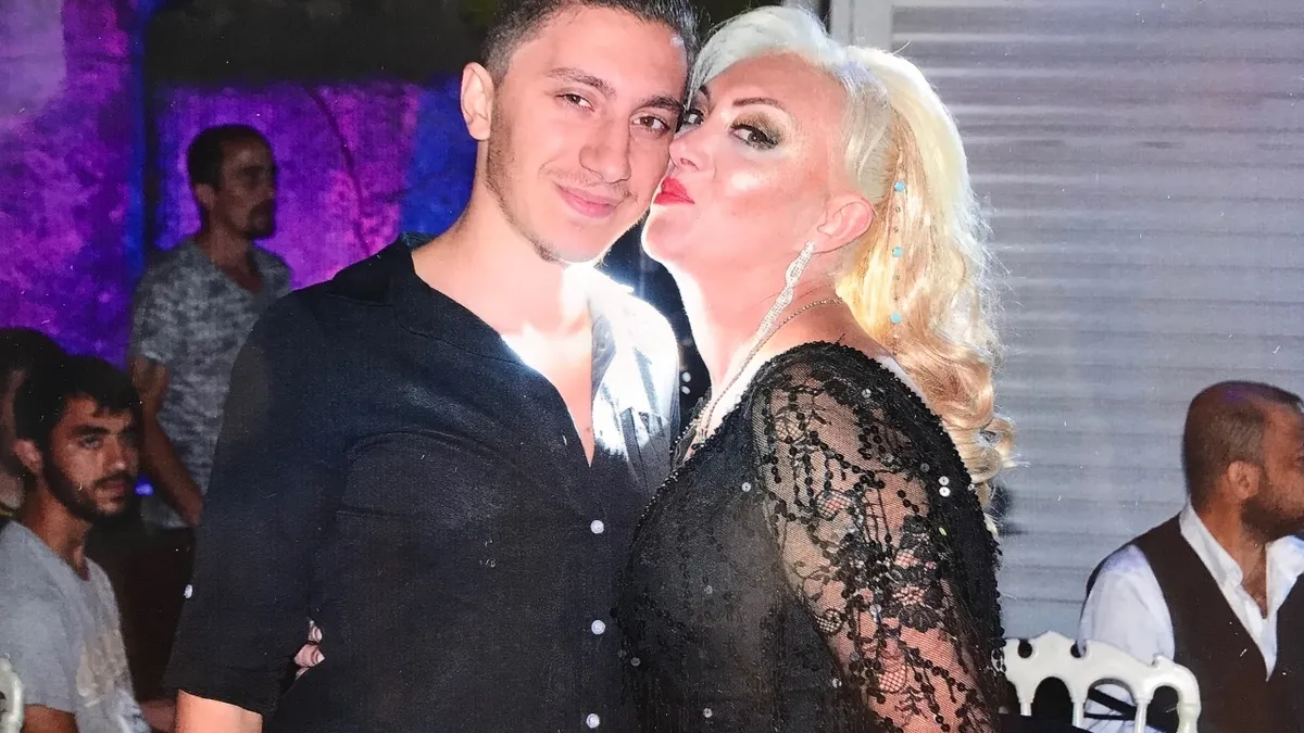 Güllü'nün stüdyodaki mutlu anları yürek burktu! Oğlu Tuğberk'ten duygu dolu doğum günü anması: "İyi ki doğdun meleğim"-3