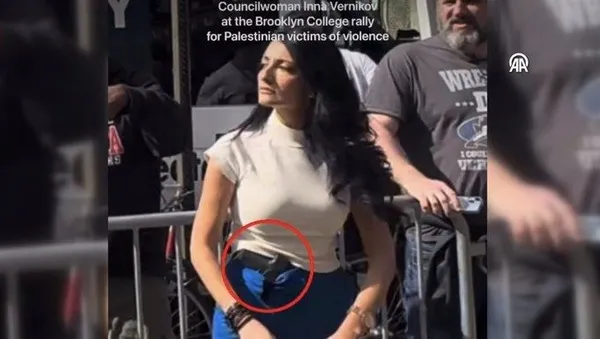 yahudi-asilli-meclis-uyesi-inna-vernikov-filistin-protestosunda-silahla-goruntulendi-gozaltina-alindi-1697240442019.jpeg ABD'de Yahudi asıllı Meclis Üyesinden Filistin protestosunda silahla gözdağı: Kıskıvrak enselendi-3