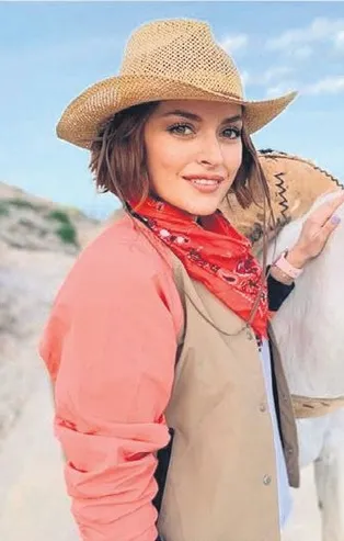 Ünlüler, 14 Şubat Sevgililer Günü'nde hediye alınmasını protesto etti