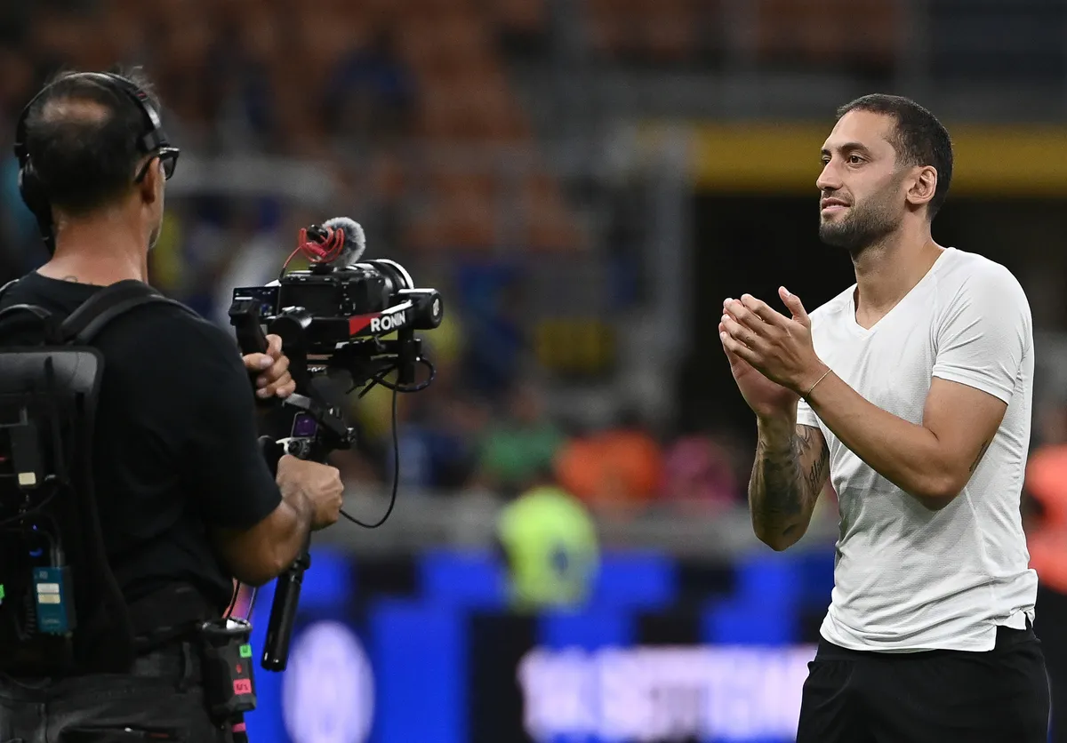hakan-calhanoglundan-muhtesem-gol-inter-monzayi-4-1-ile-devirdi-1787425422813.jpg Inter ilk haftada 3 puan almayı başardı