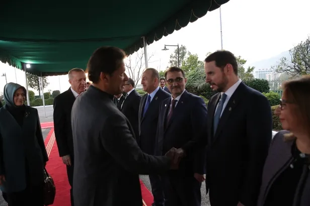 hazine-ve-maliye-bakani-berat-albayraktan-pakistan-paylasimi-1581622110551.jpg Hazine ve Maliye Bakanı Berat Albayrak'tan 'Pakistan' paylaşımı-2