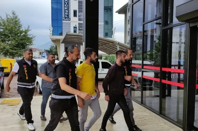 Buluşma yerine çağırdıkları kişiyi dövdüler