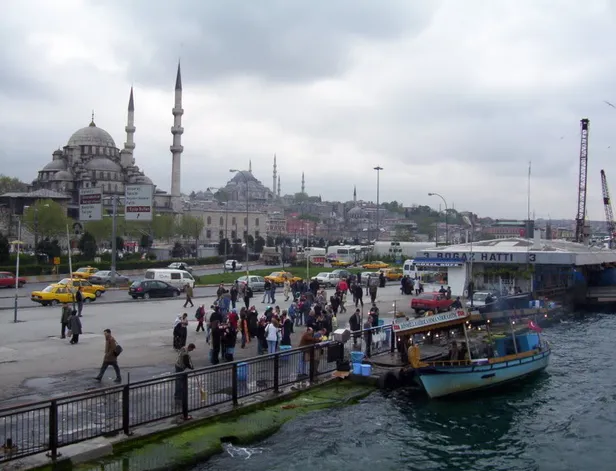 feribotta-tecavuz-rezaleti-hava-alma-bahanesiyle-genc-kiza-tecavuz-ettiler-1605188475612.jpg Feribotta tecavüz rezaleti! ‘Hava aldırma' bahanesiyle genç kıza tecavüz ettiler-3