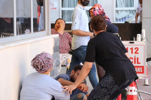 denizlide-kurbanini-keserken-kalp-krizi-geciren-bir-kisi-hayatini-kaybetti-1626771801251.jpg Denizli'de kurbanını keserken kalp krizi geçiren bir kişi hayatını kaybetti-5