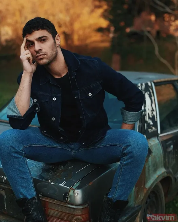 Sinem Ünsal göğüs dekolteli süper minisiyle döktürdü! Partneri Halit Özgür Sarı kayıtsız kalmadı! Kişisel hesabında bombayı patlattı - 3