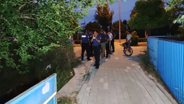 adanada-sulama-kanalina-dusen-yegenini-kurtarmak-isterken-kayboldu-1657399048013.jpg Adana'da sulama kanalına düşen yeğenini kurtarmak isterken kayboldu-5