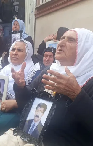 HDP'liler yine acılı ailelere sataştı!