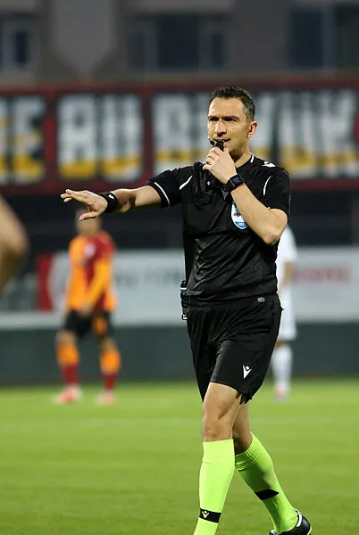 son-dakika-super-ligde-40-hafta-hakemleri-belli-oldu-galatasaray-besiktas-derbisi-cuneyt-cakirin-1620372829282.jpg