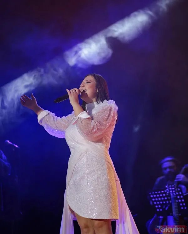 Şarkılar Bizi Söyler'in Karadeniz Gecesi’ne konuk olan Tuğçe Kandemir bakın aslen nereliymiş! Duyan inanamadı memleketiyle şaşırttı - 1